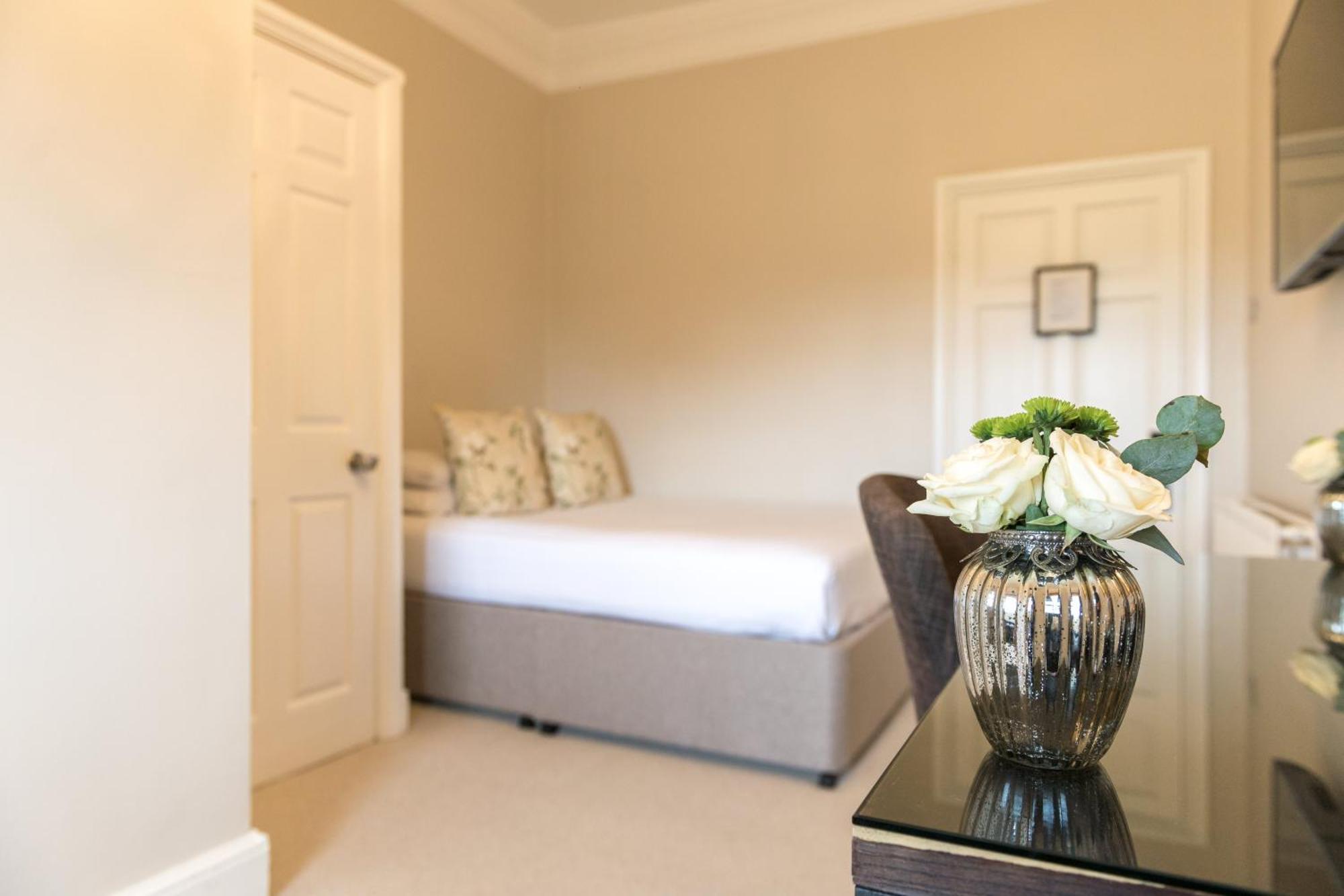 Highfield Park Otel Hook  Dış mekan fotoğraf