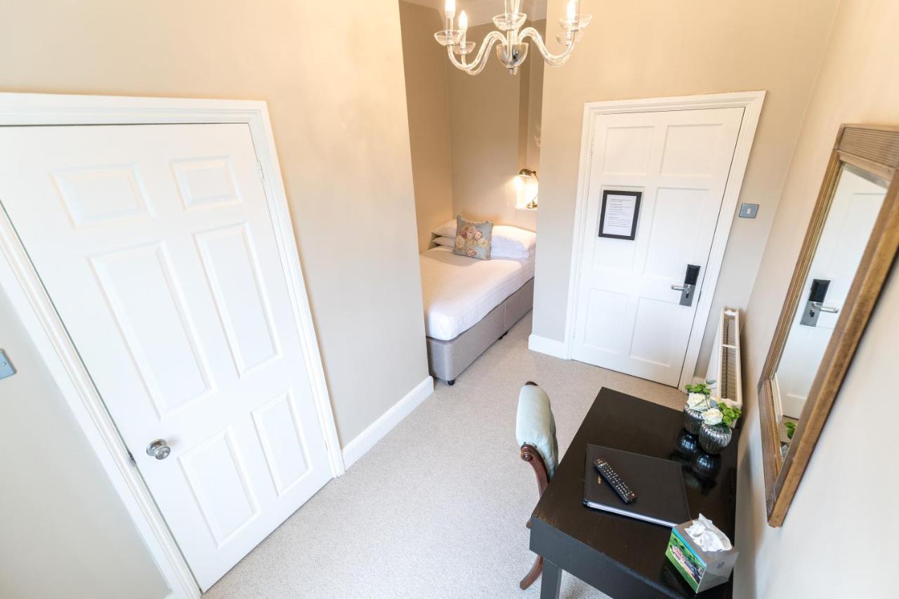 Highfield Park Otel Hook  Dış mekan fotoğraf